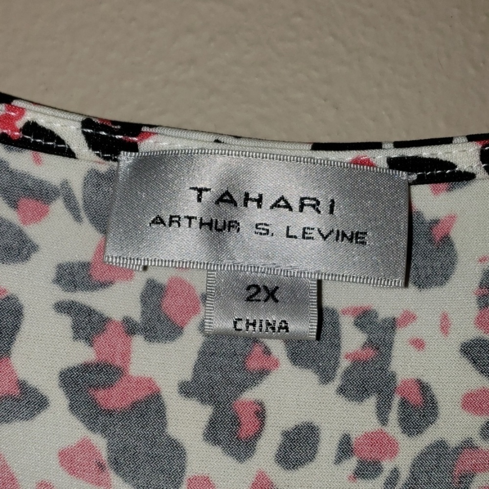 Tahari Lightweight sleeveless top or tank - Picture 2 of 4